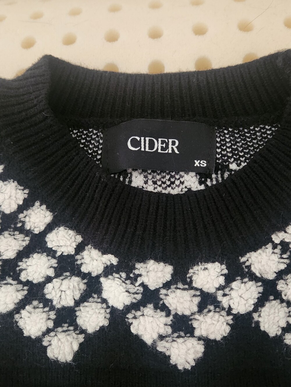 Cider Black & White Contrasting Cropped Textured Knit Short Sleeve Sweater - Picture 2 of 4